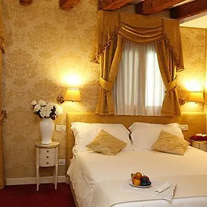 Casa Dei Cavalieri , Venice Italy